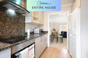 Town Center 4 Bedroom 4 bathroom Hse with Parking Slough By 360Stays